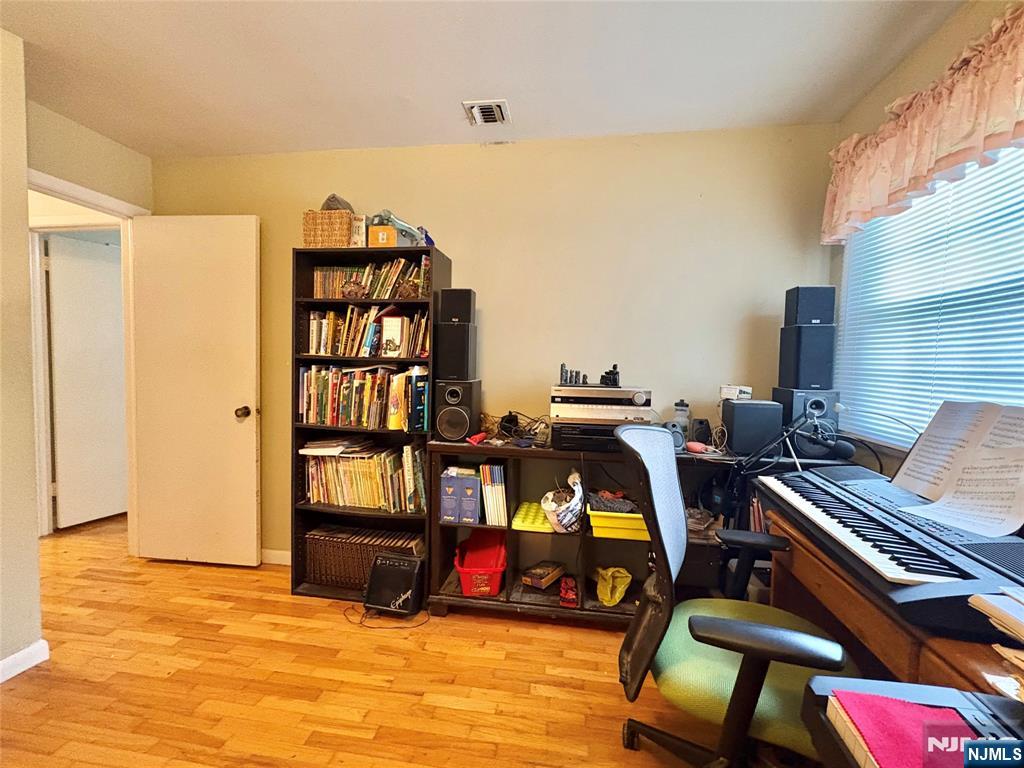 975 Woodland Avenue