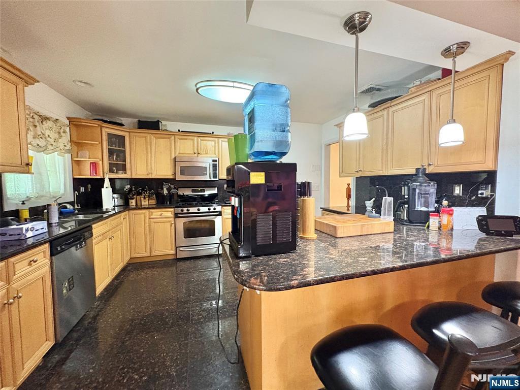 975 Woodland Avenue