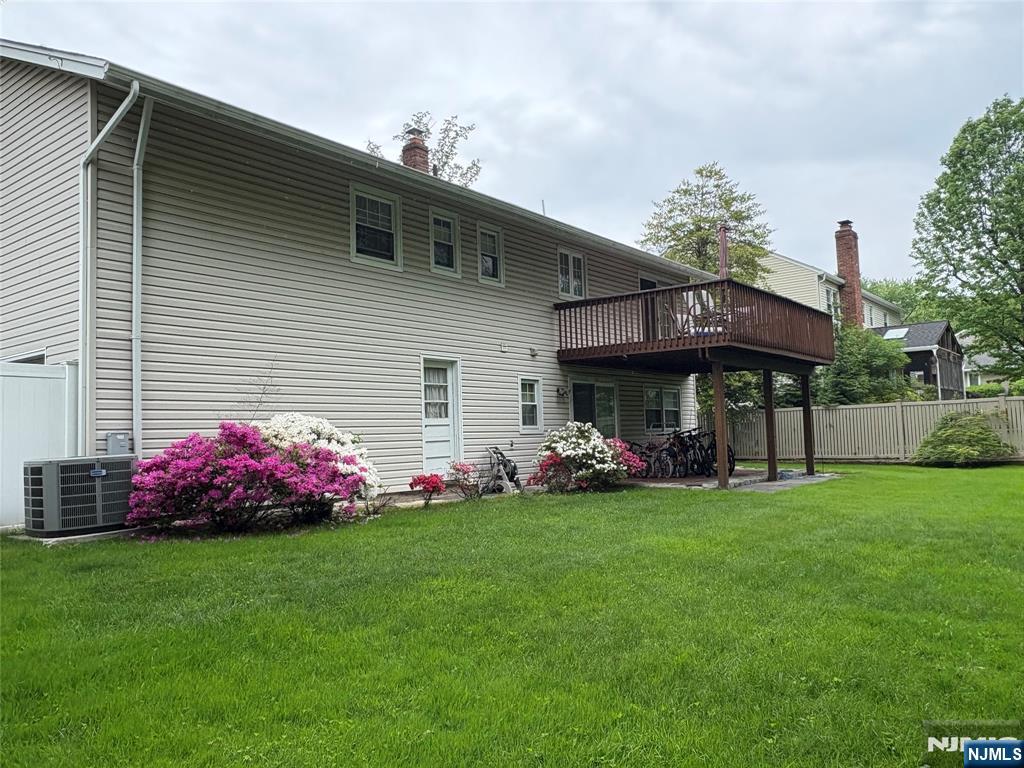 975 Woodland Avenue