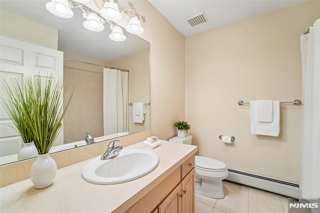 141 W Greenway 41