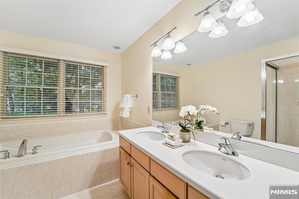 141 W Greenway 41