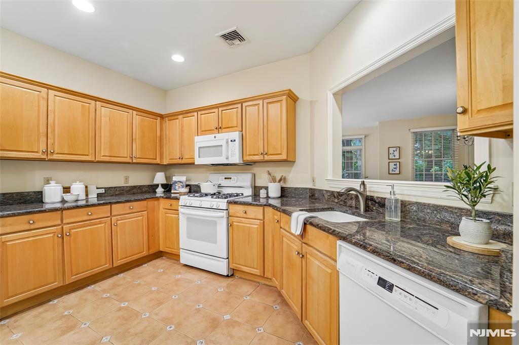 141 W Greenway 41