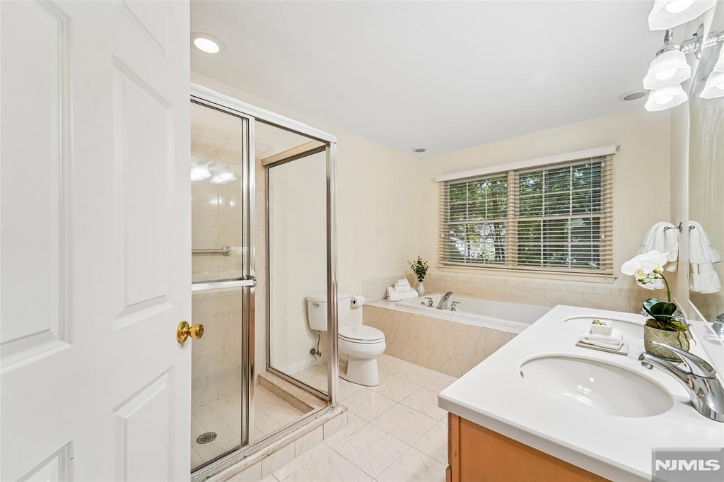 141 W Greenway 41