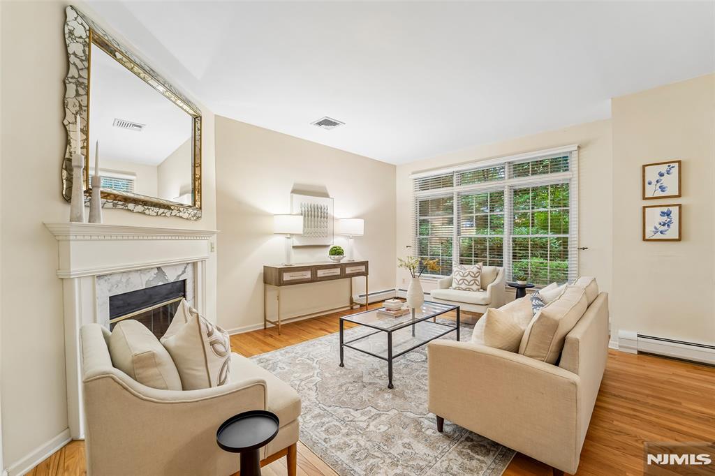 141 W Greenway 41