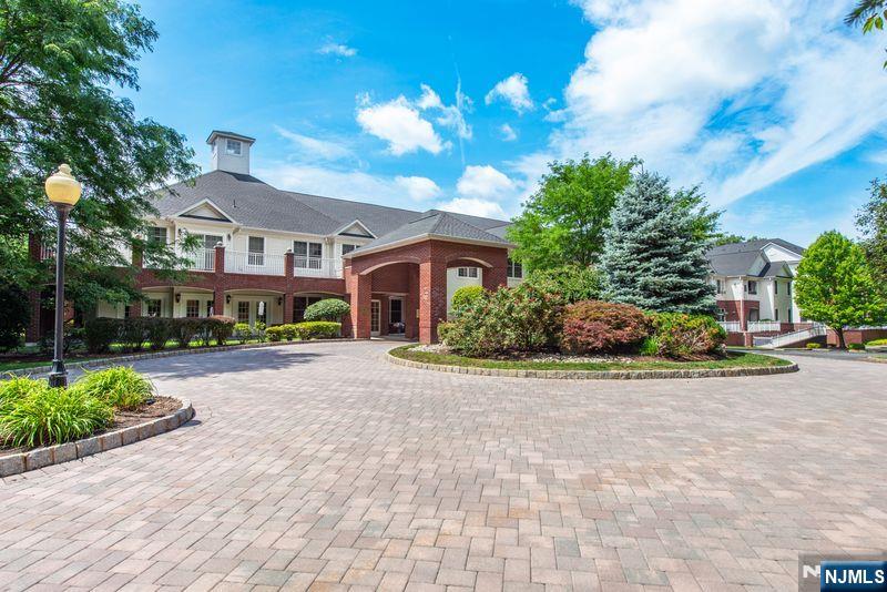 100 Ridgewood Road 207