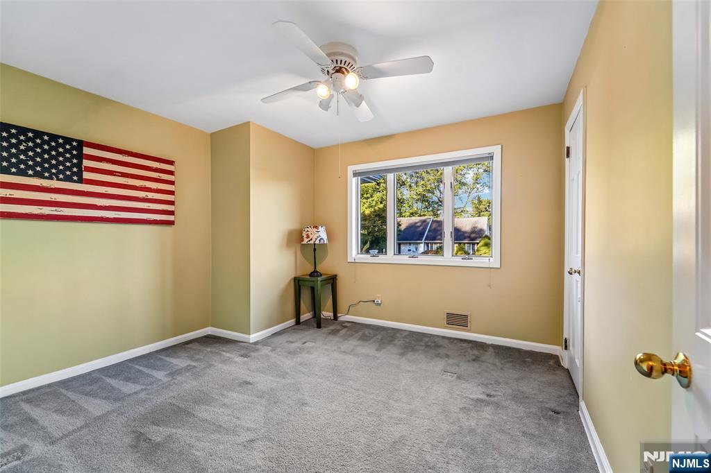 20 Colonial Road