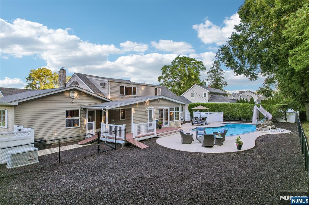 20 Colonial Road