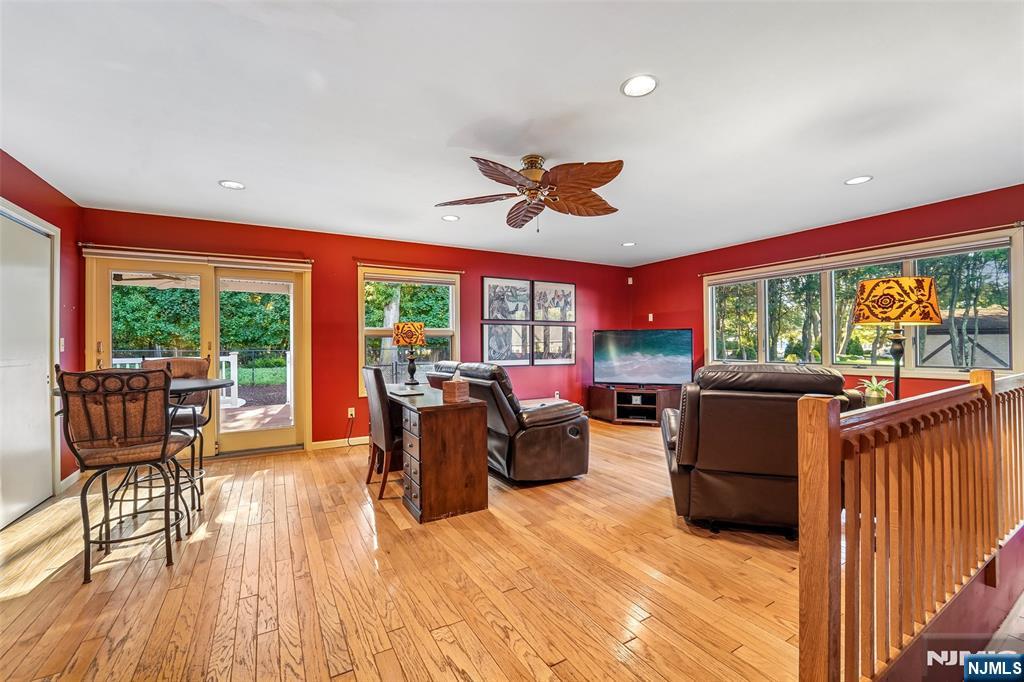 20 Colonial Road