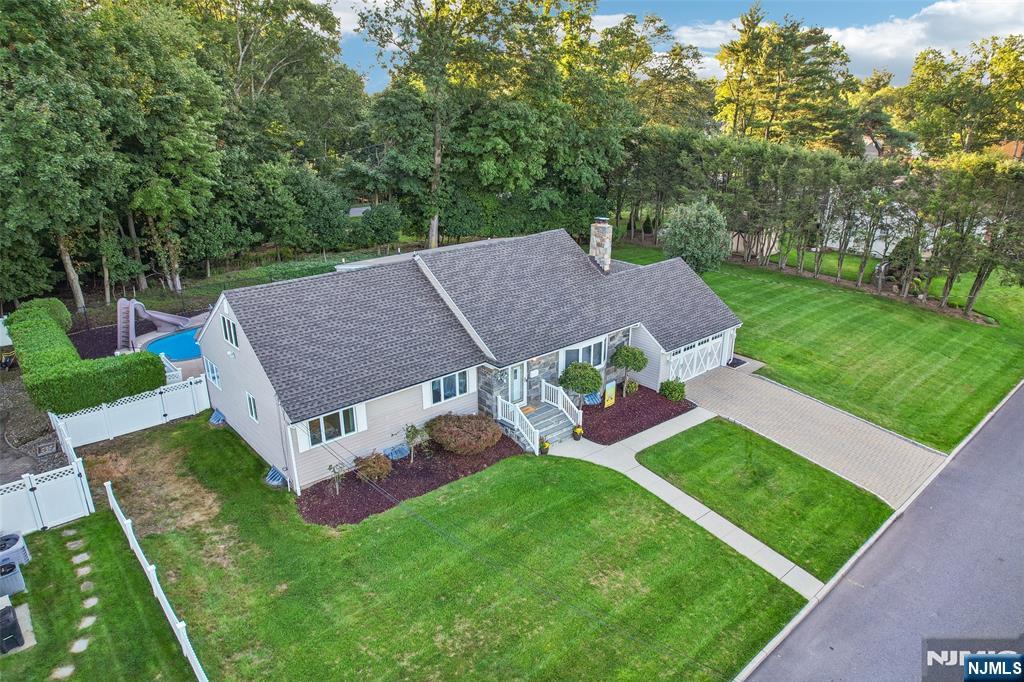 20 Colonial Road
