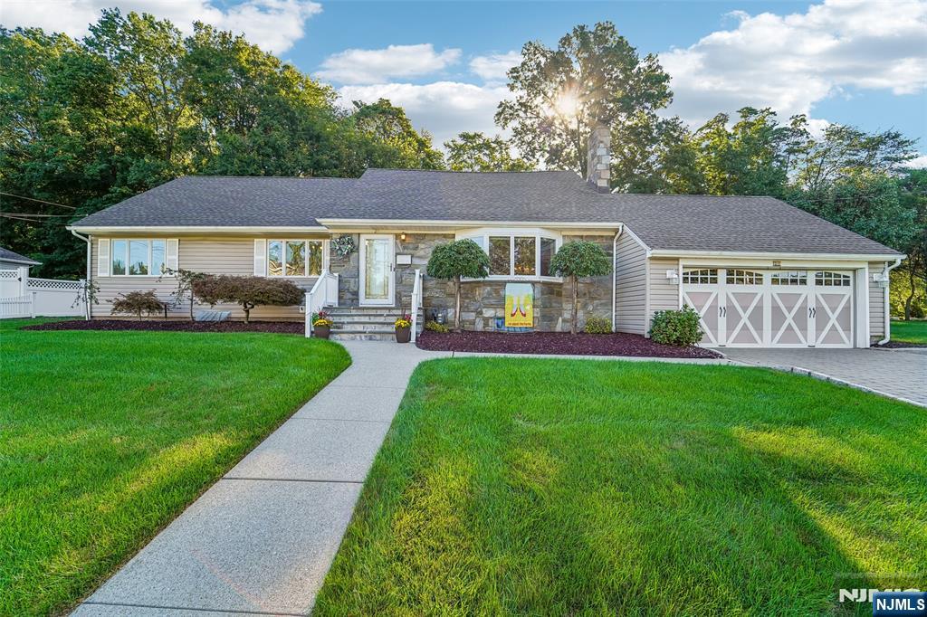 20 Colonial Road