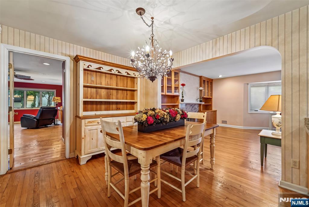 20 Colonial Road