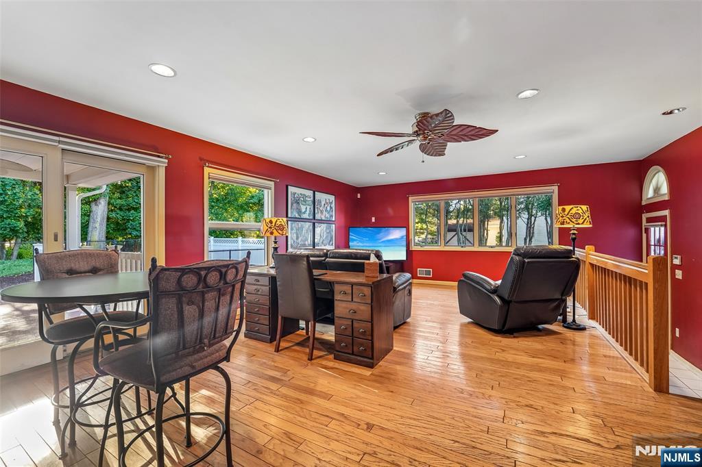 20 Colonial Road