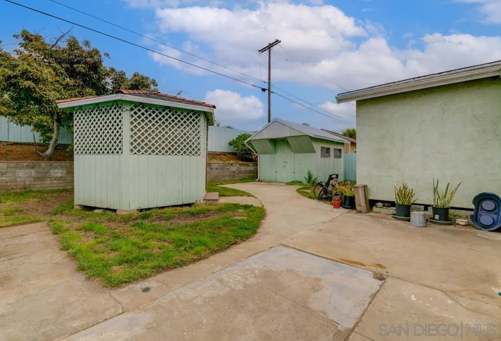 3661 Ashford St