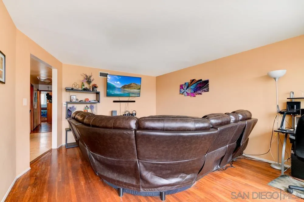3661 Ashford St