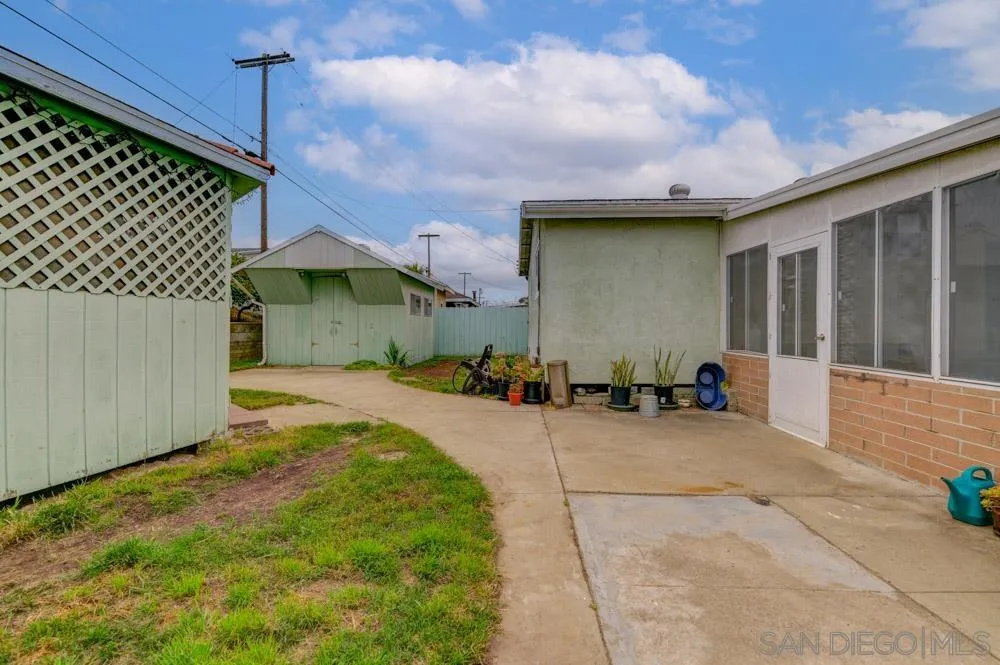 3661 Ashford St
