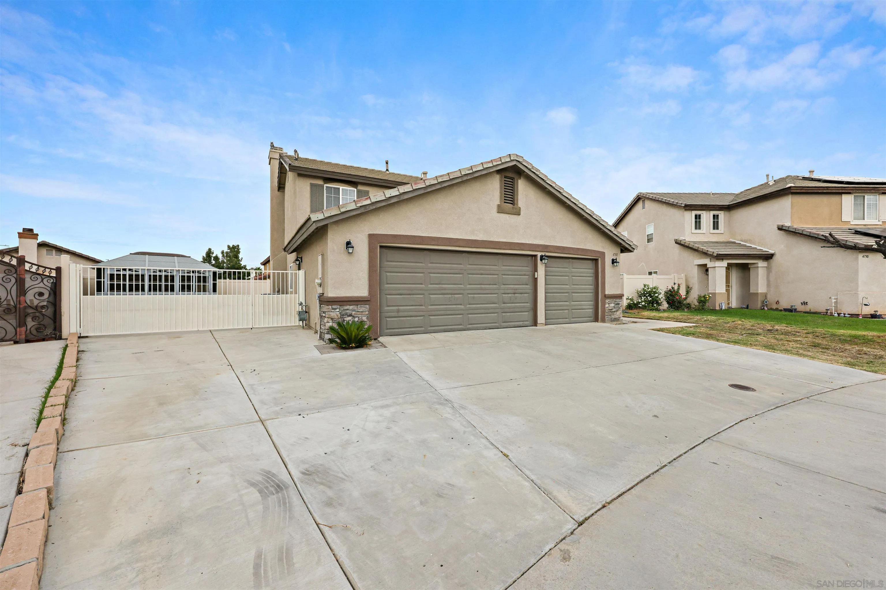 4760 Thornbush Dr