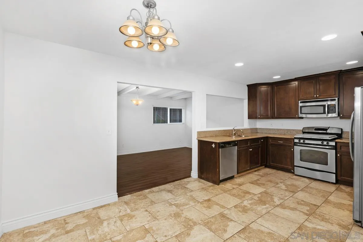 1138 Woodrow Ave