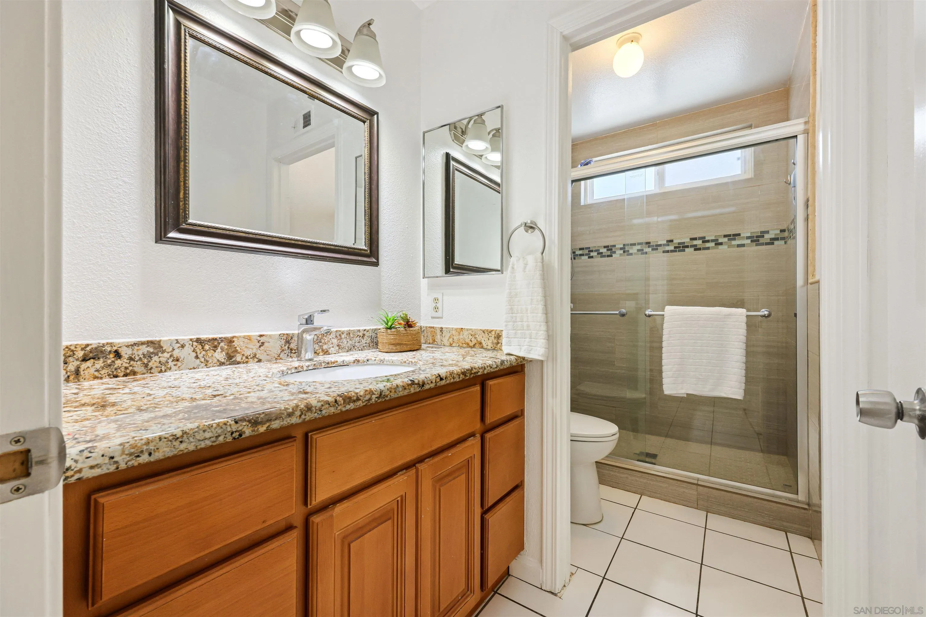 2415 Corinna Ct