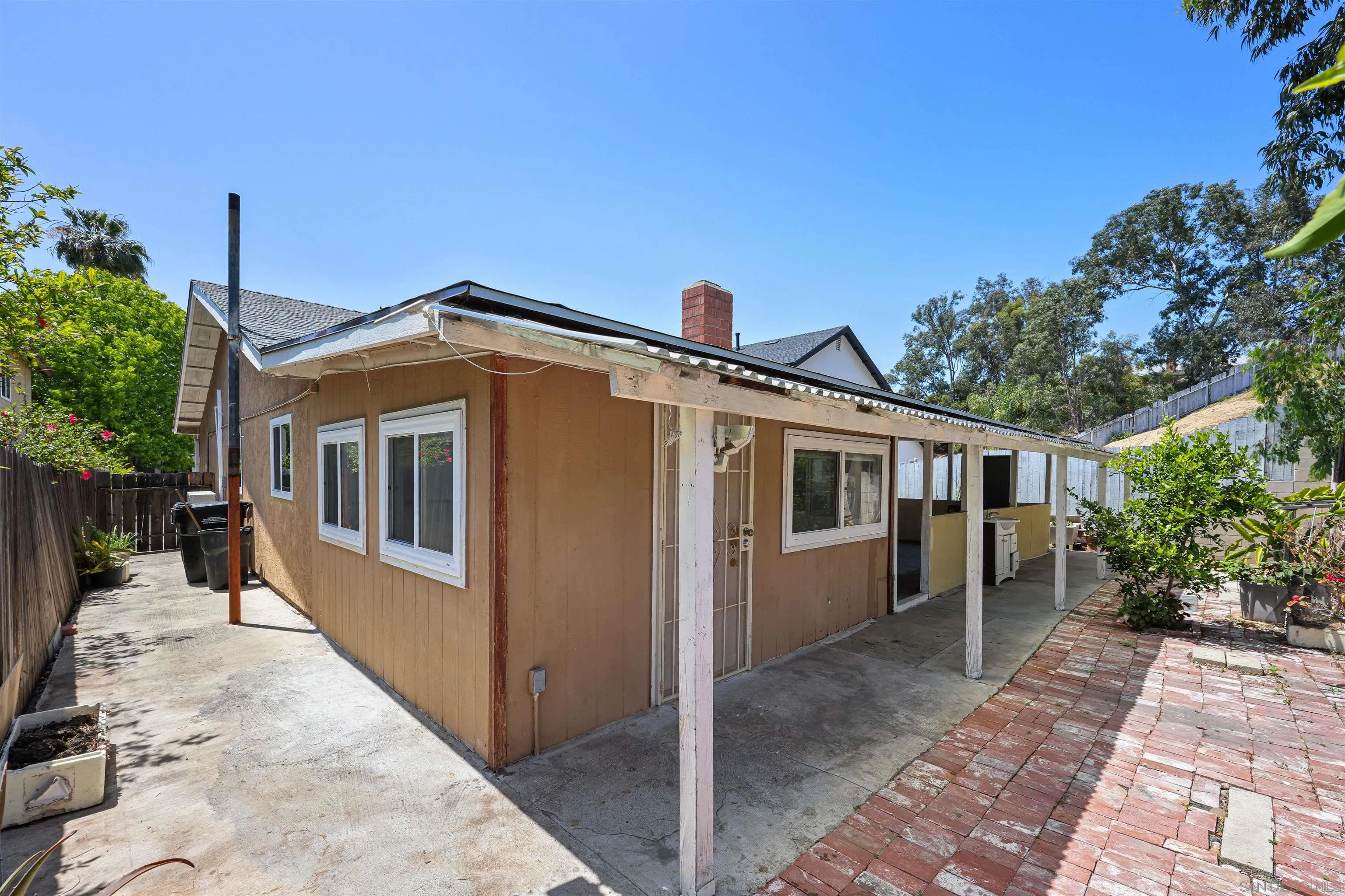 2415 Corinna Ct