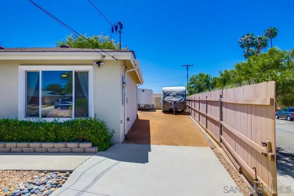 4294 Caledonia Dr