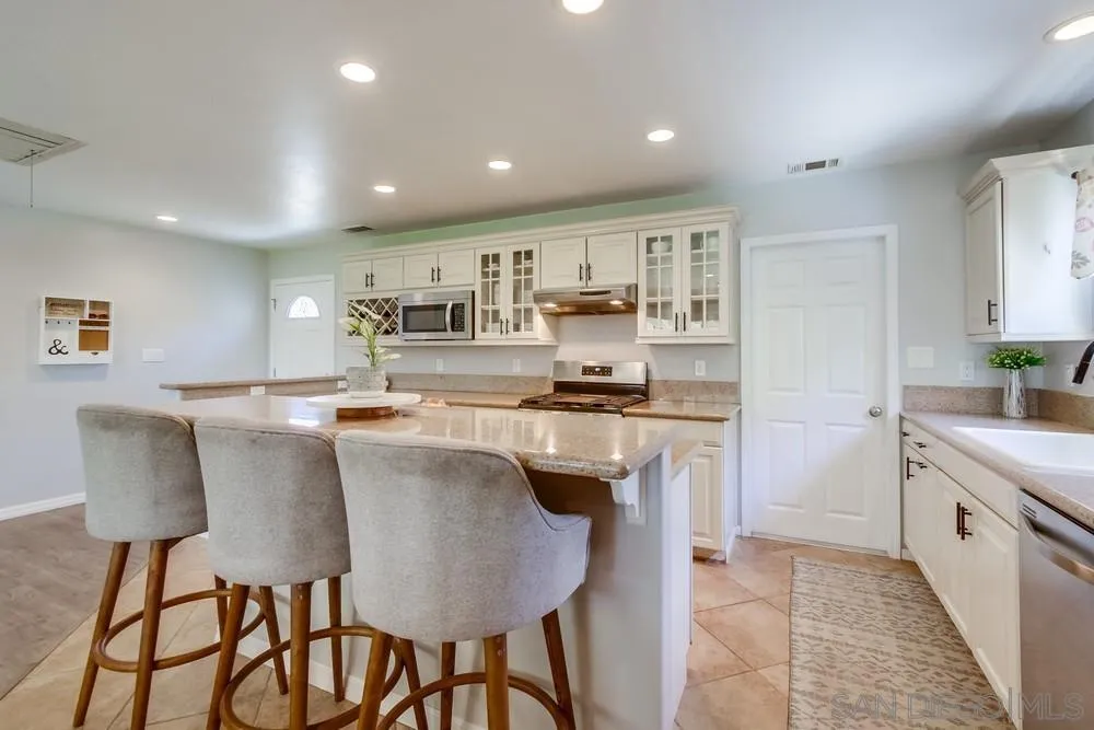 4294 Caledonia Dr