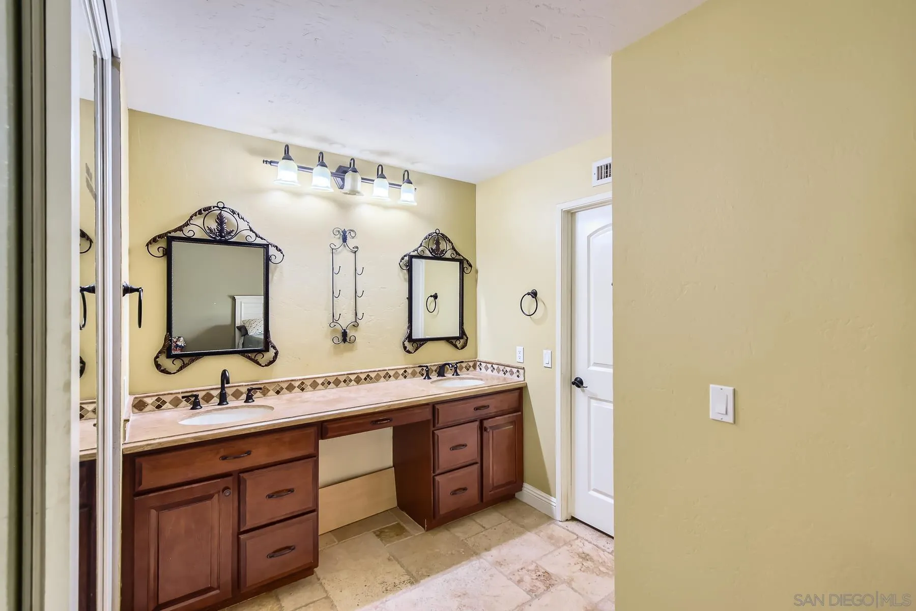 10421 Strathmore Drive