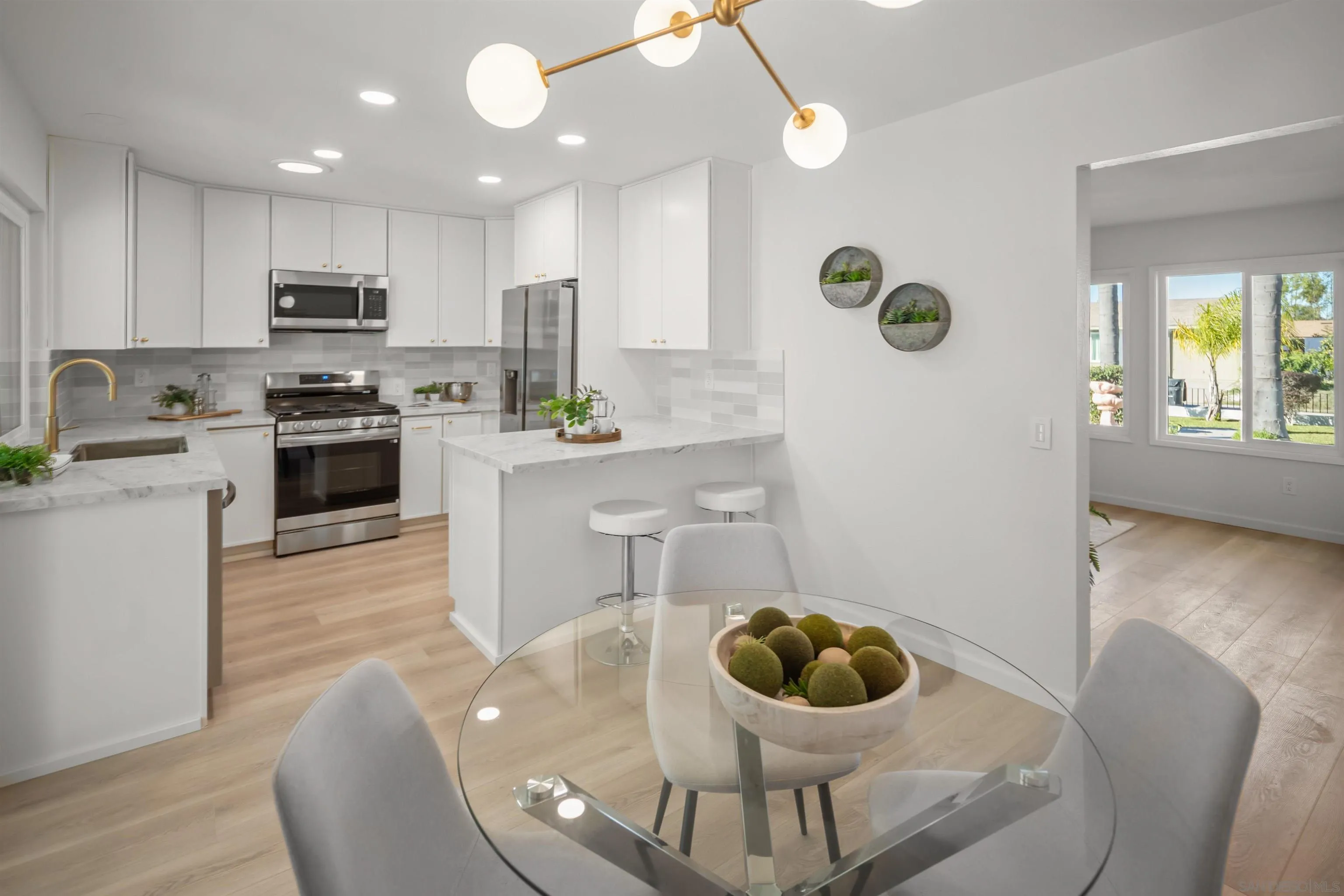 8715 Covina Cir