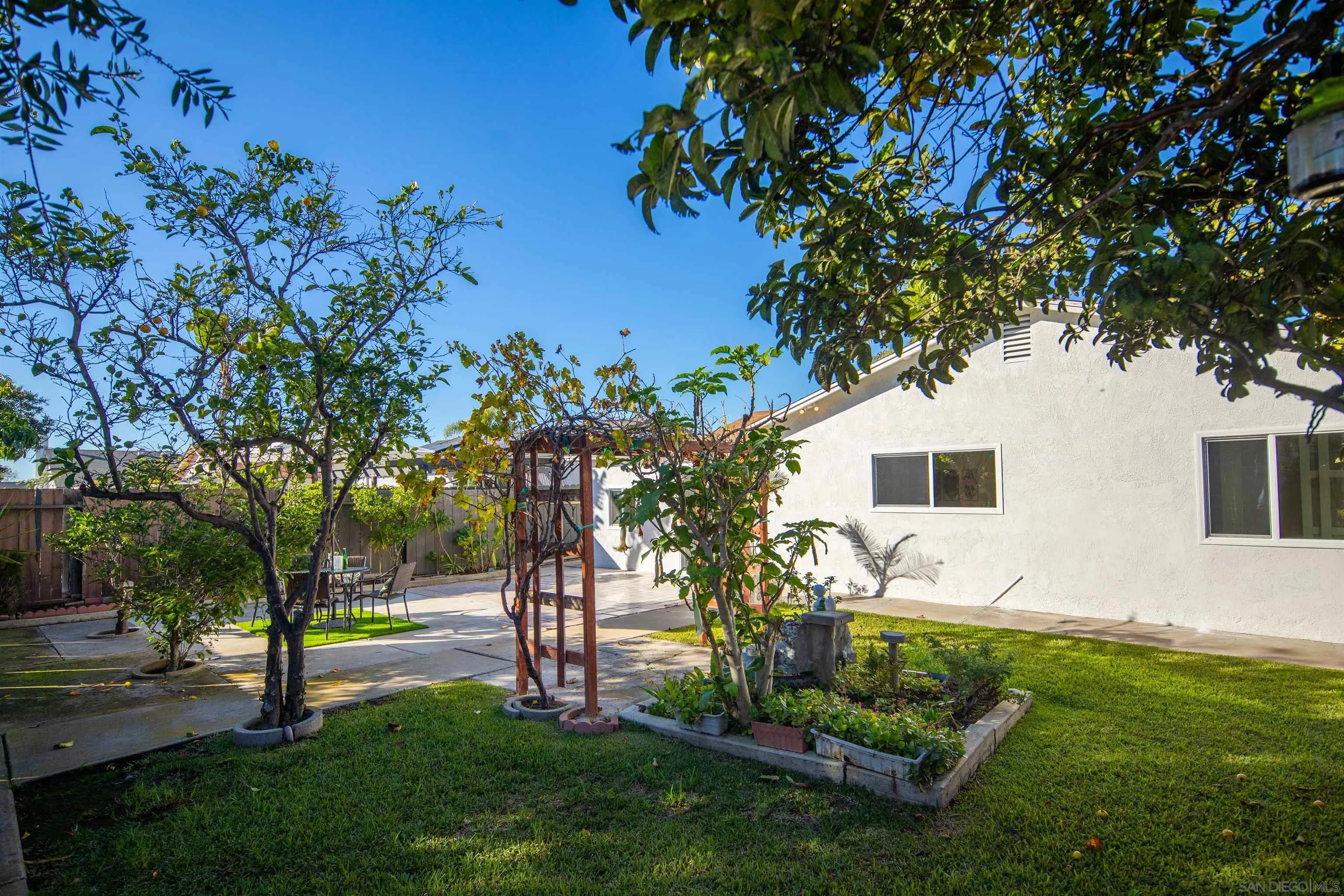 8715 Covina Cir