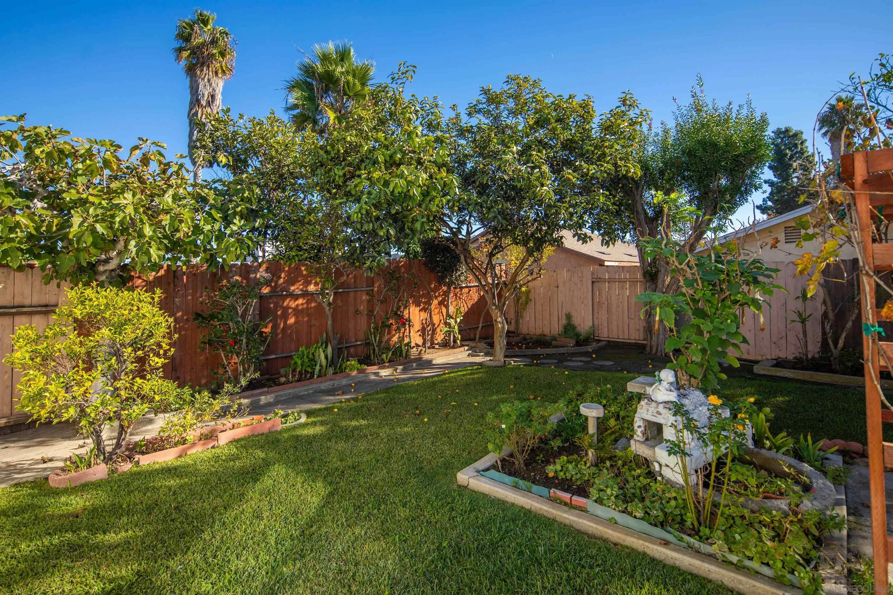 8715 Covina Cir