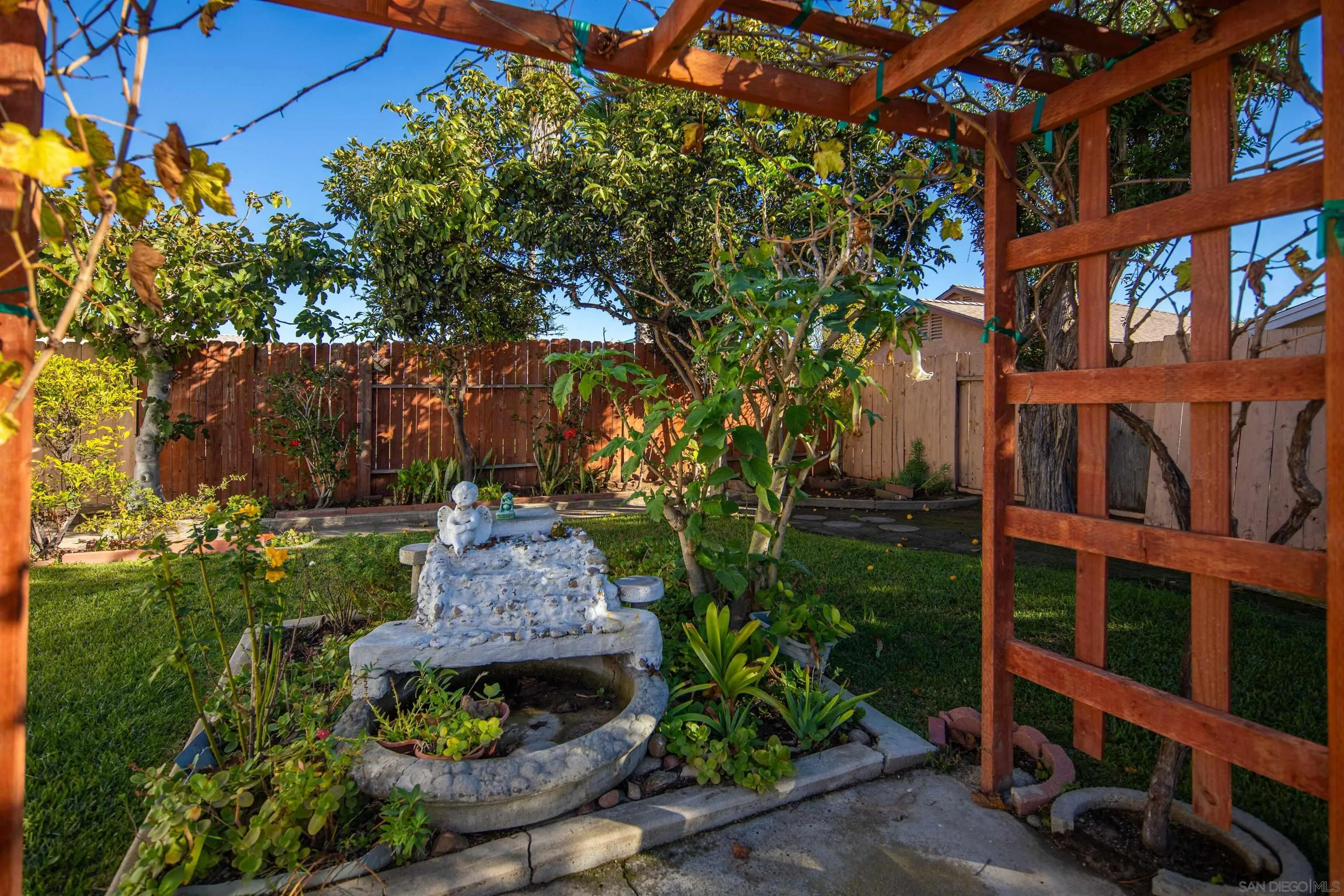 8715 Covina Cir
