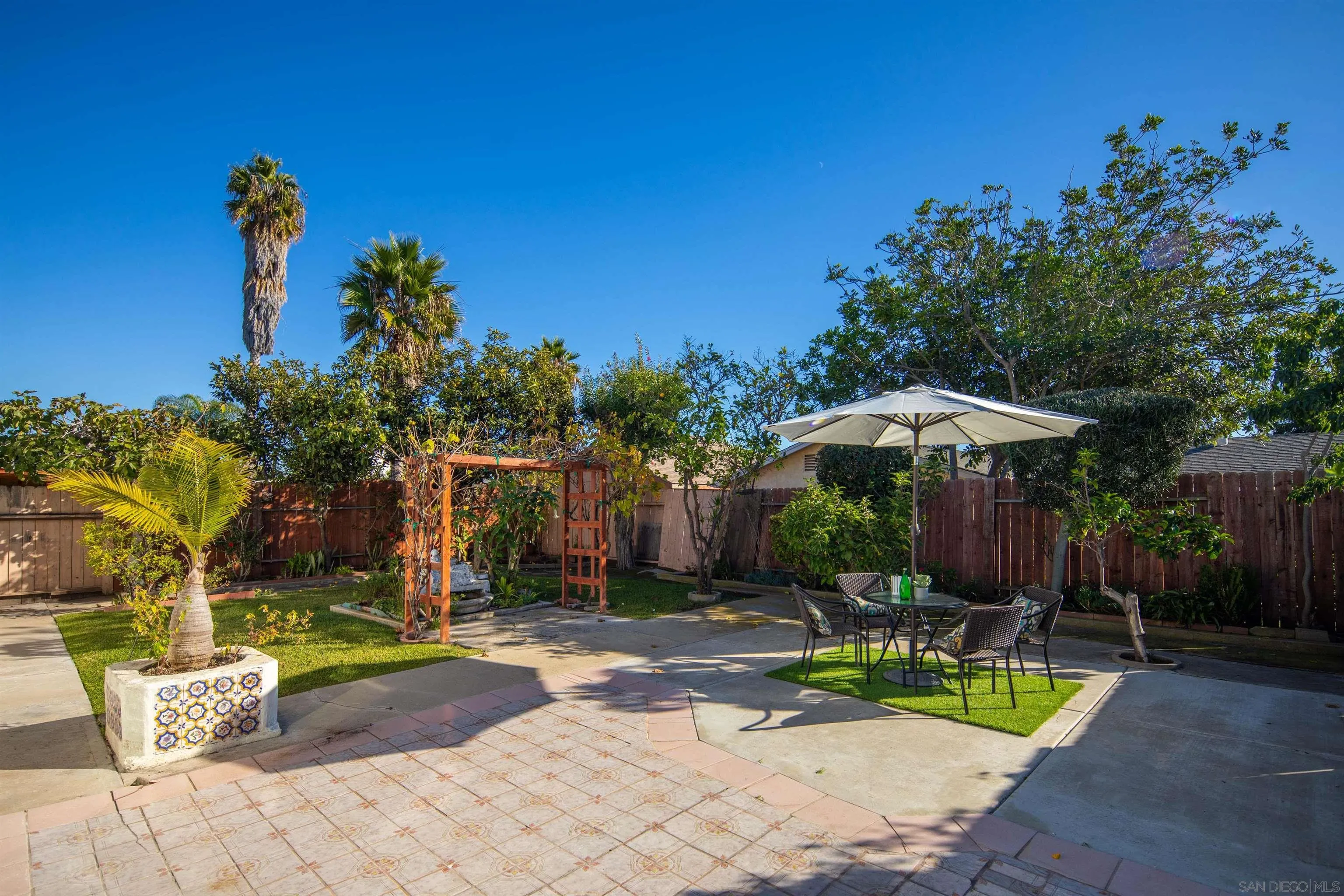 8715 Covina Cir