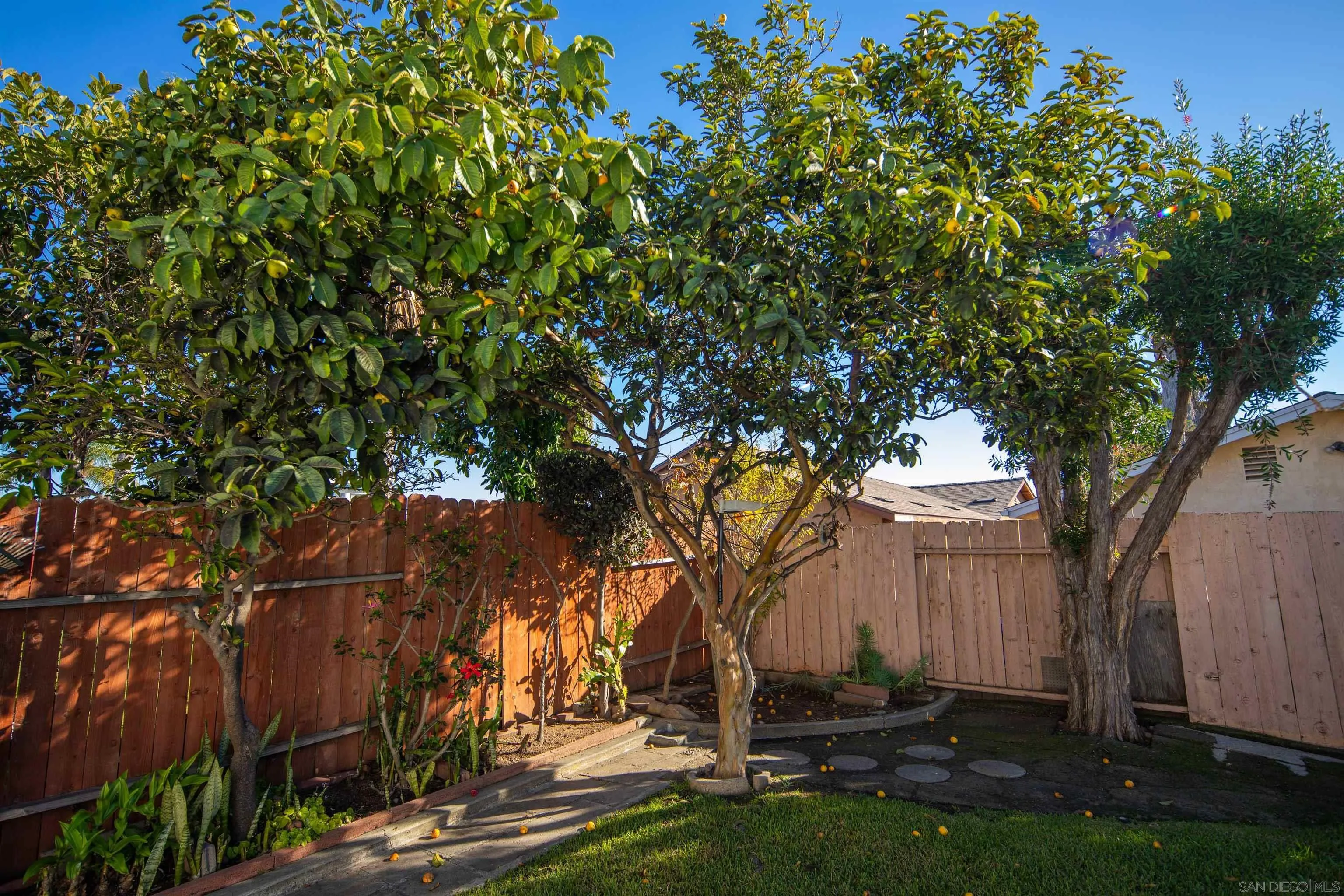8715 Covina Cir
