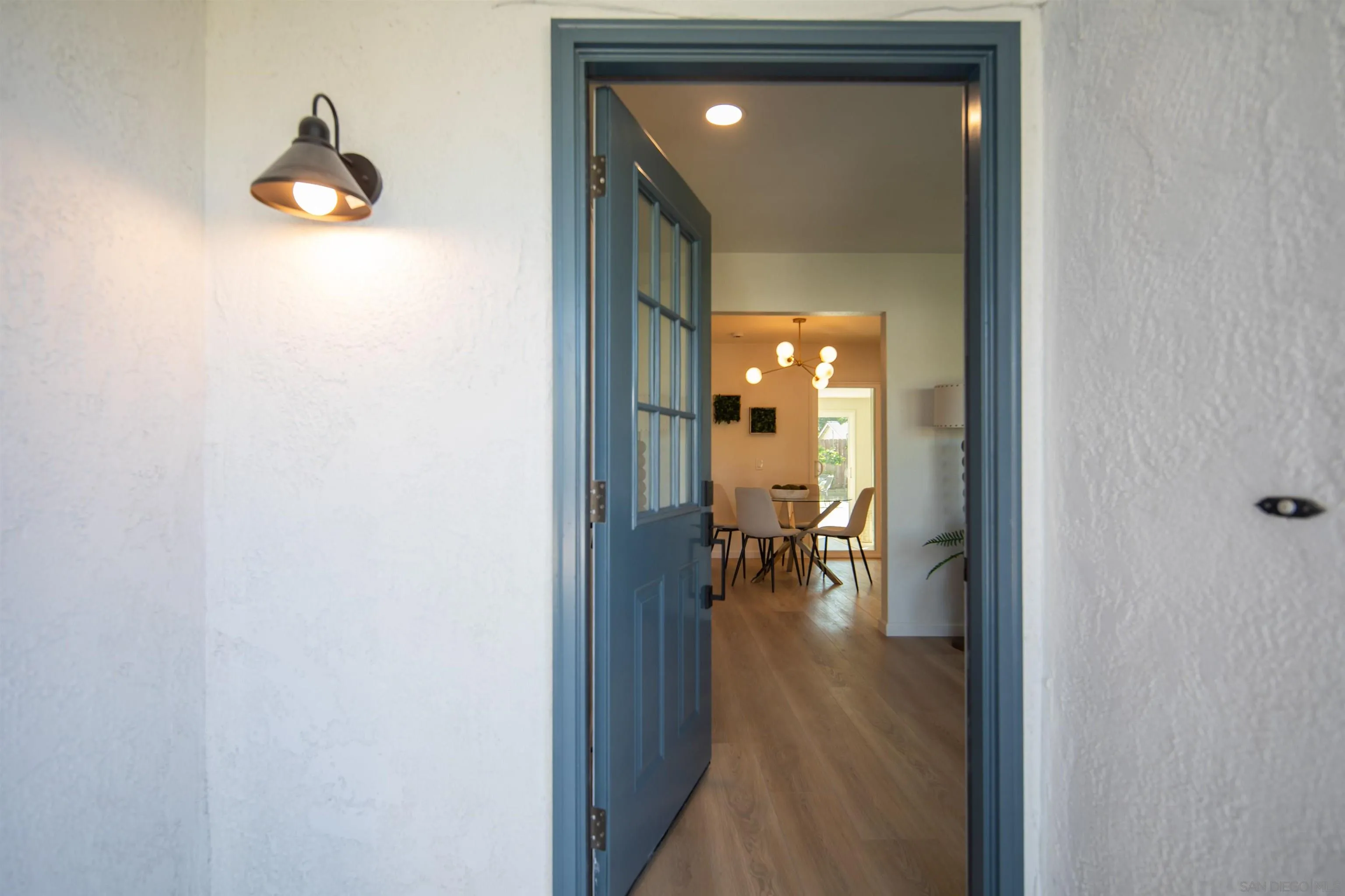 8715 Covina Cir