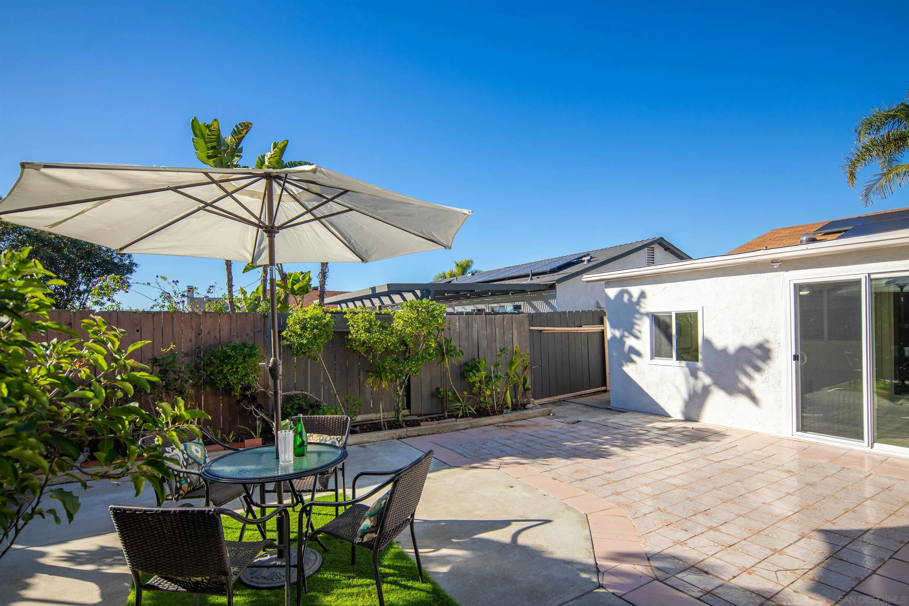 8715 Covina Cir