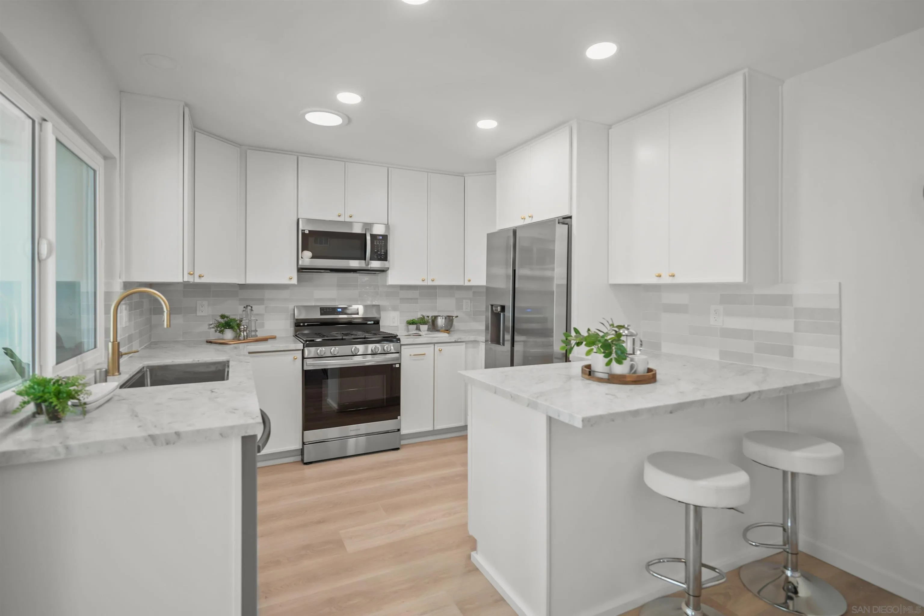 8715 Covina Cir