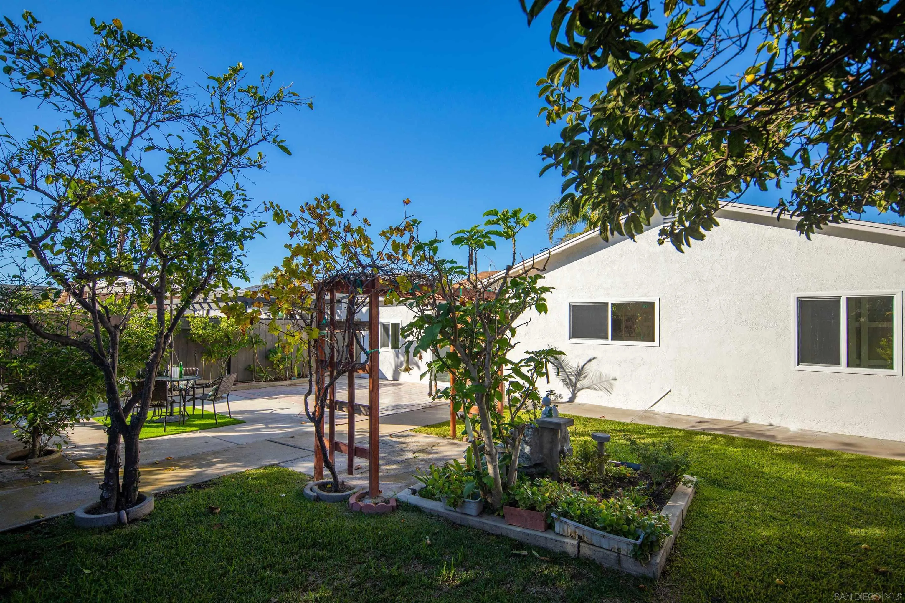 8715 Covina Cir