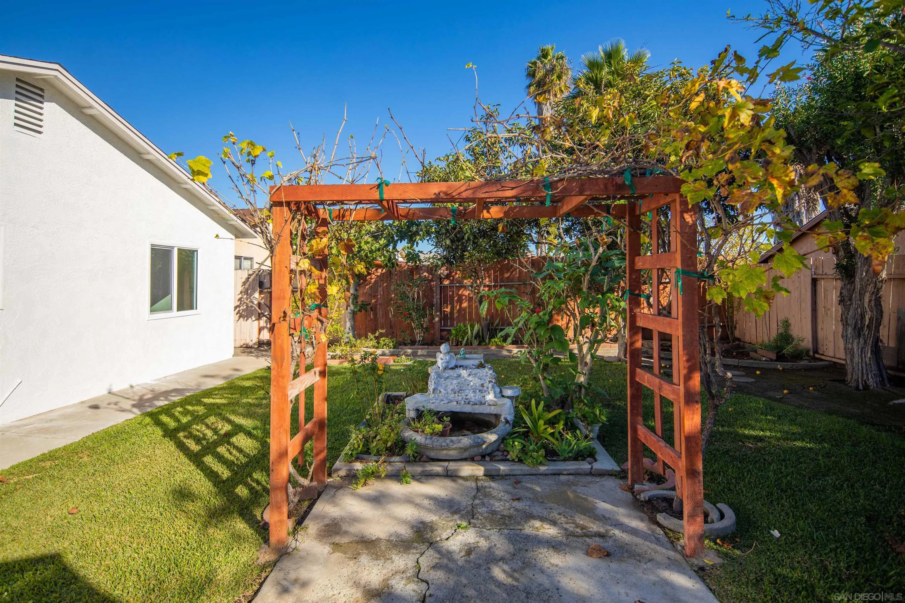 8715 Covina Cir