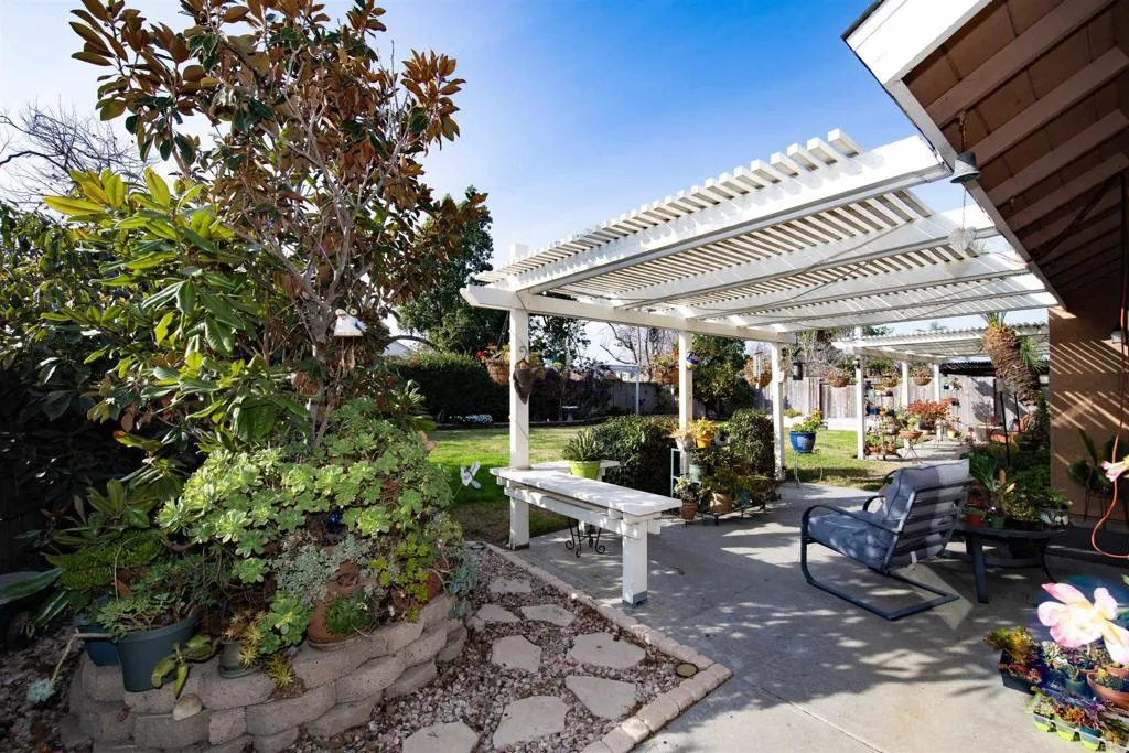 673 Sunningdale Drive