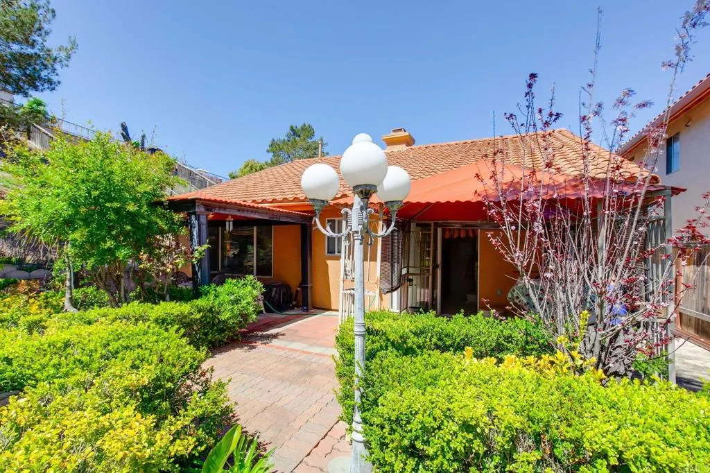 9207 Irongate Lane