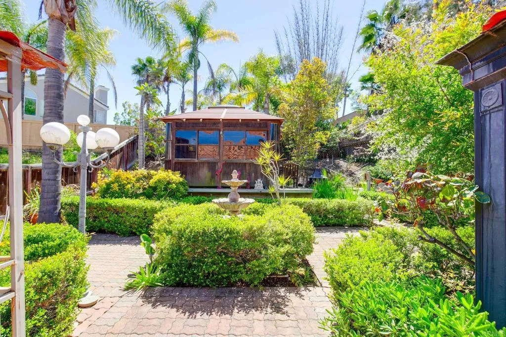 9207 Irongate Lane