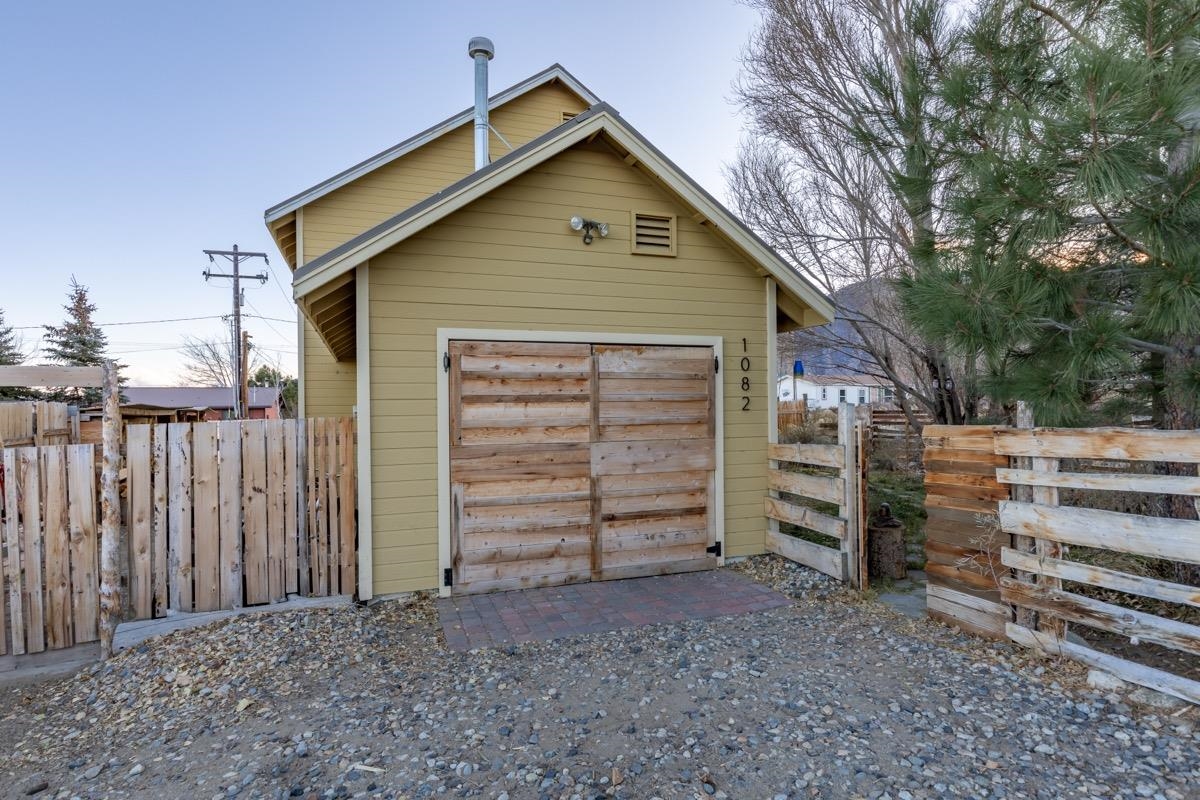 1082 E Mono Lake Dr