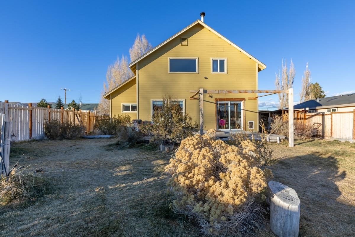 1082 E Mono Lake Dr