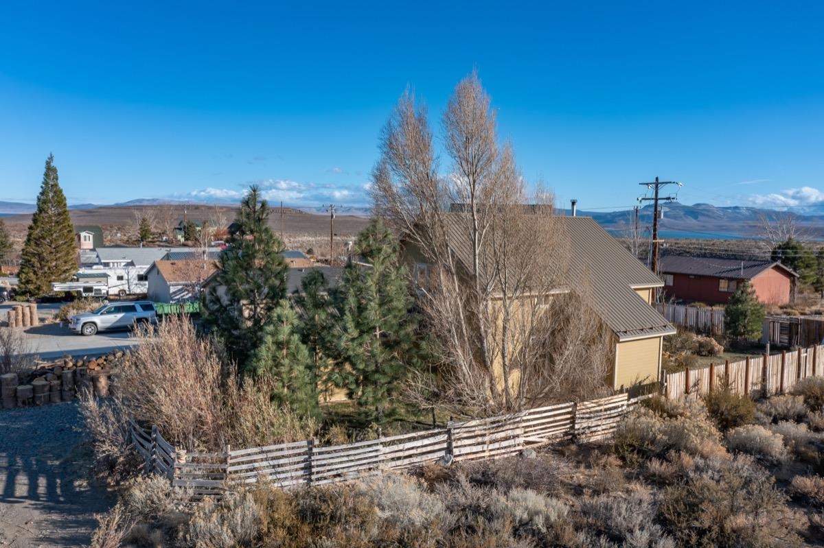 1082 E Mono Lake Dr