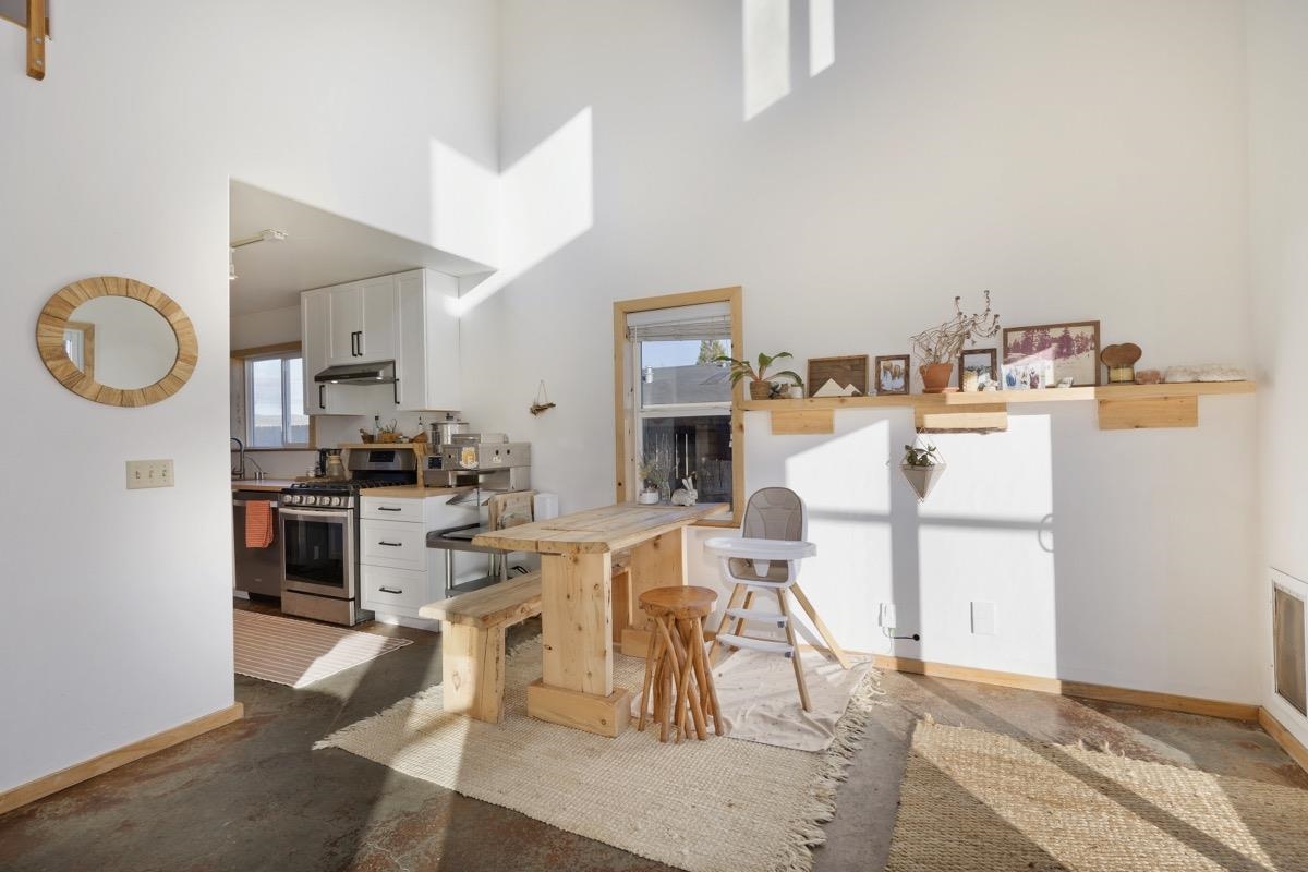 1082 E Mono Lake Dr