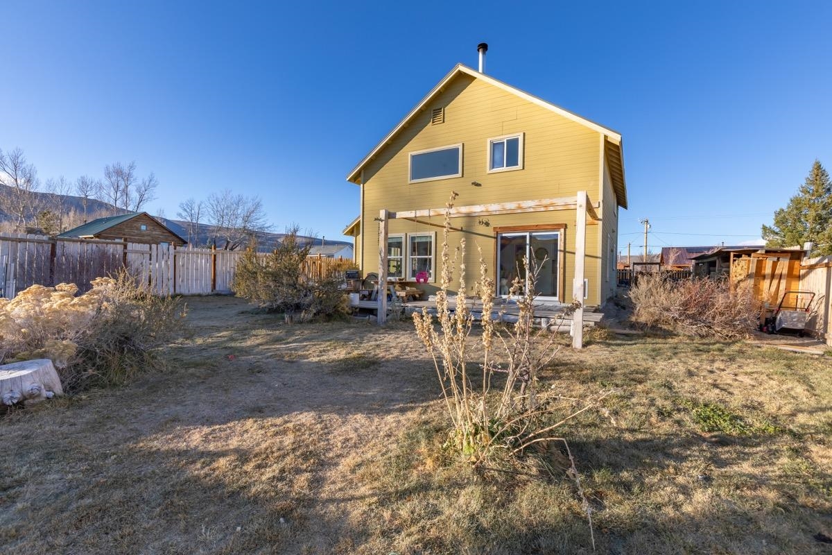 1082 E Mono Lake Dr