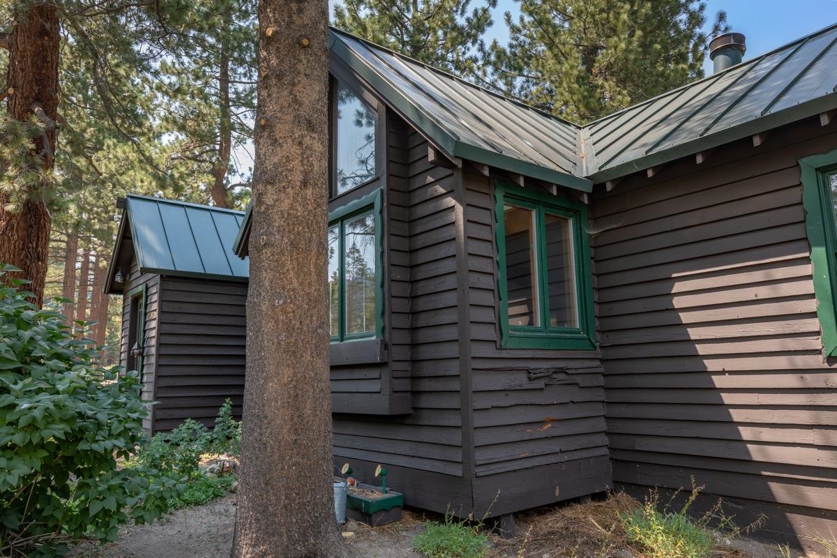 2030 Old mammoth Road