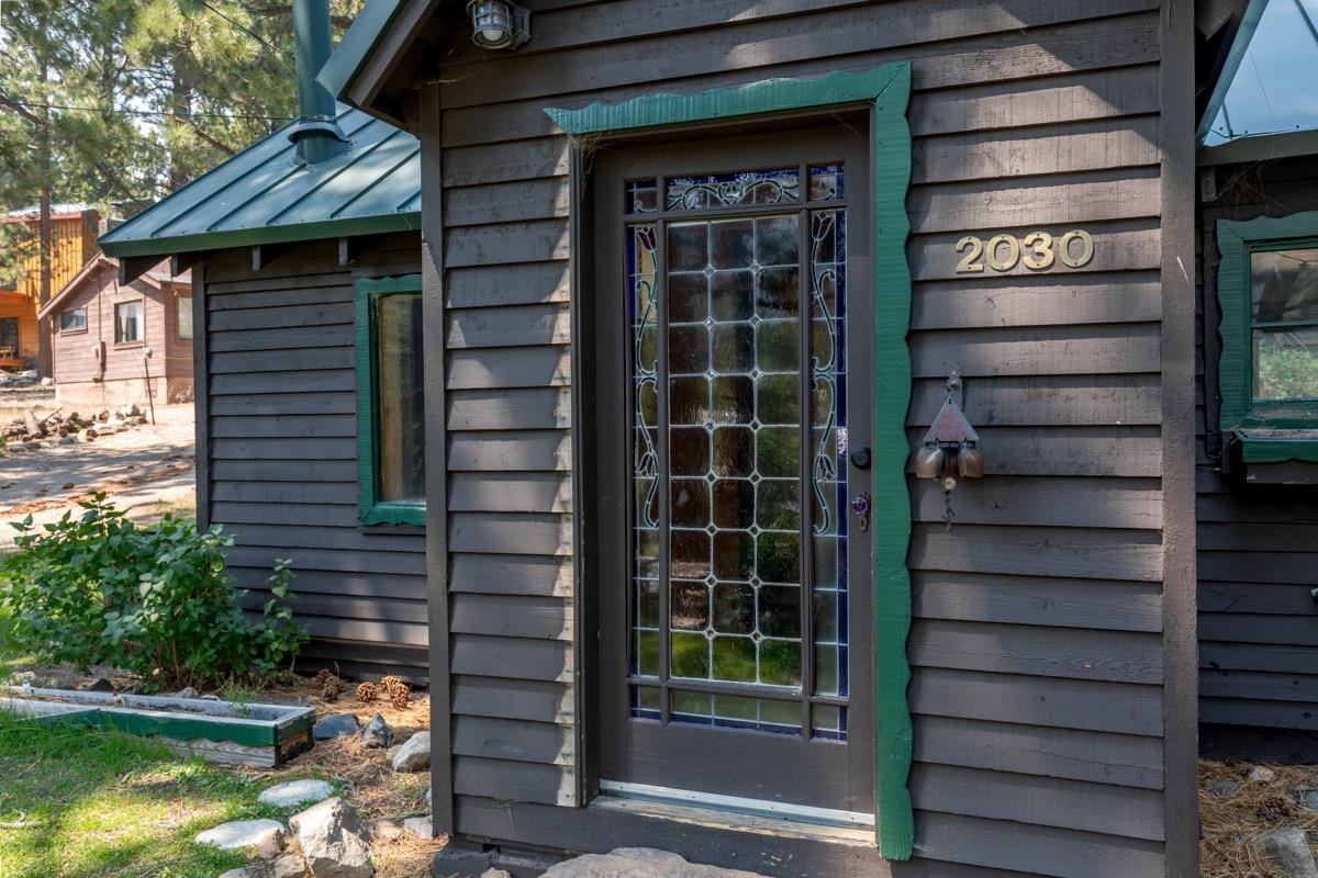 2030 Old mammoth Road