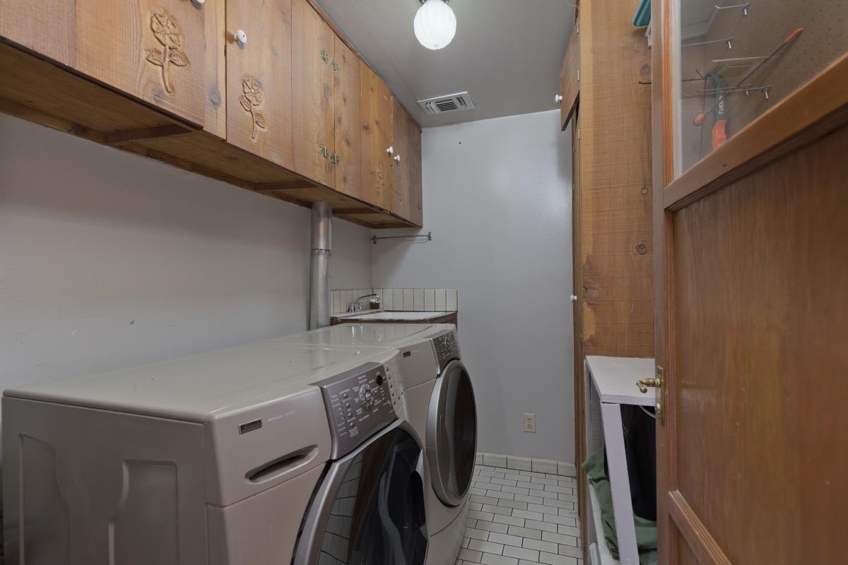 2030 Old mammoth Road