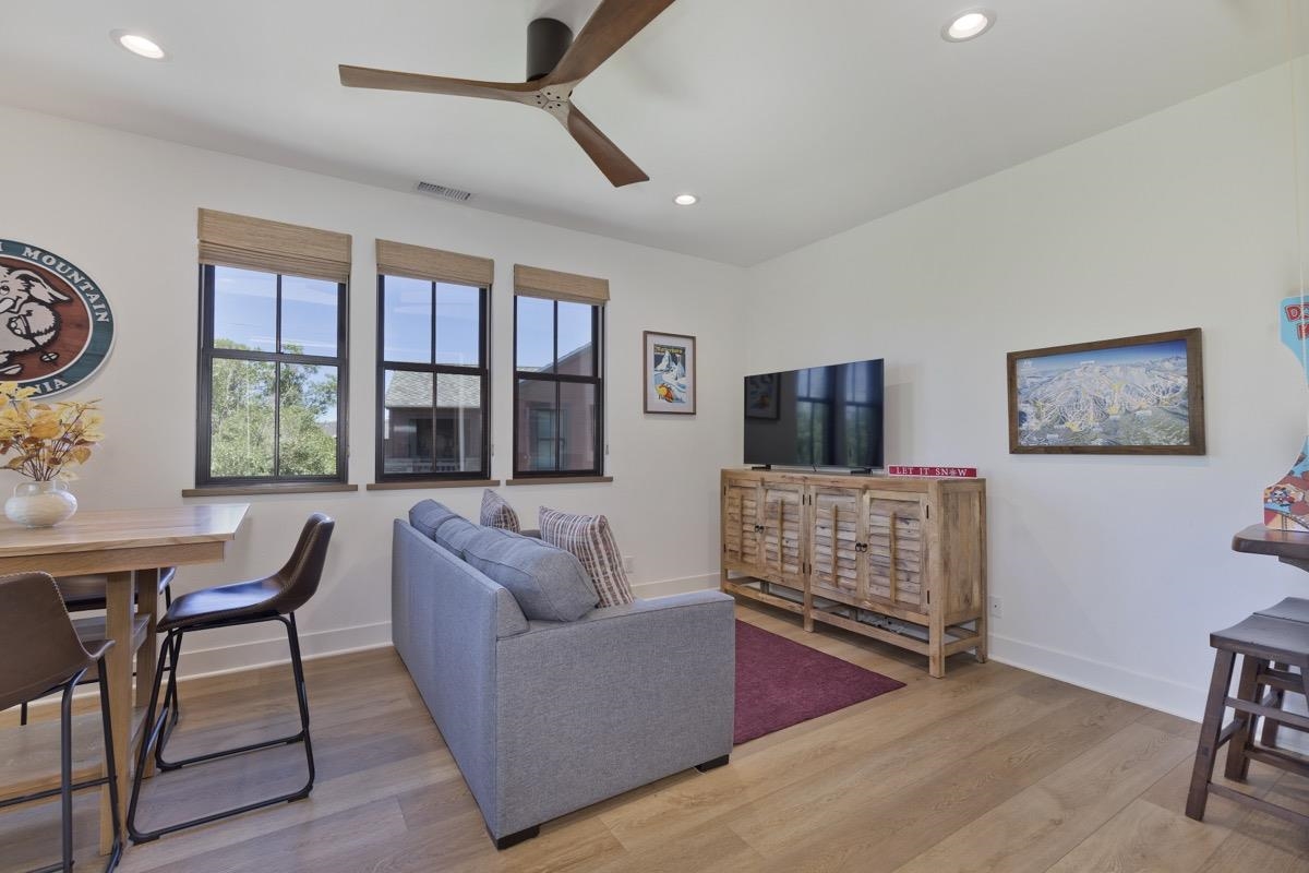 1601 Clear Creek Rd Unit: Creekhouse 1601