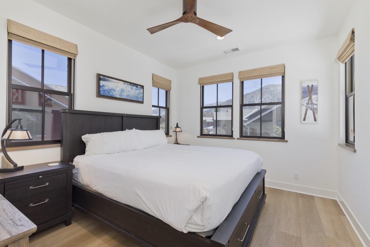 1601 Clear Creek Rd Unit: Creekhouse 1601